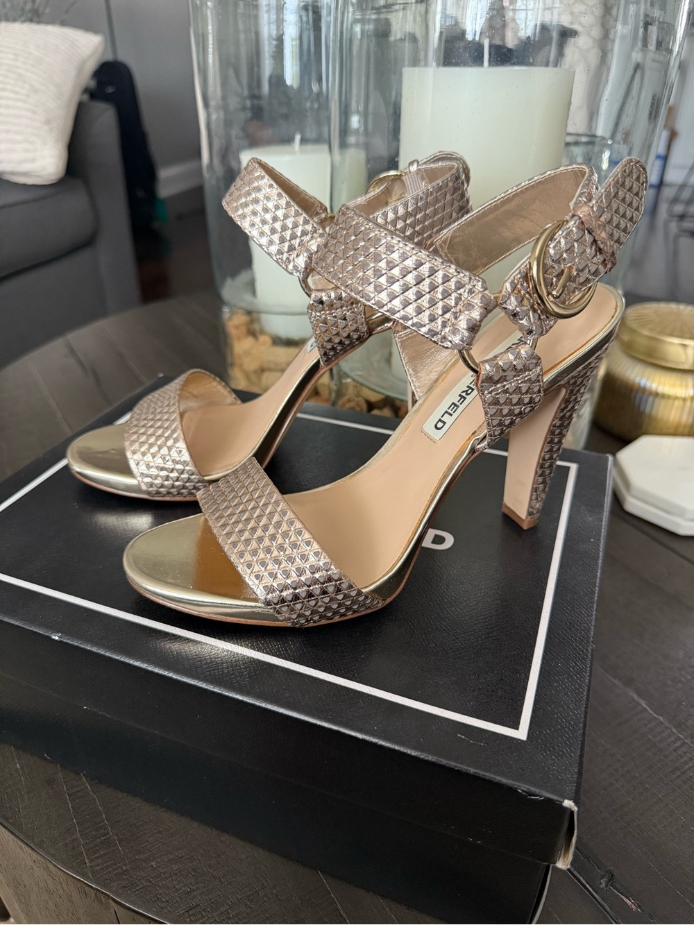KARL LAGERFELD PARIS KARL
LAGERFELD Cieone Sandal